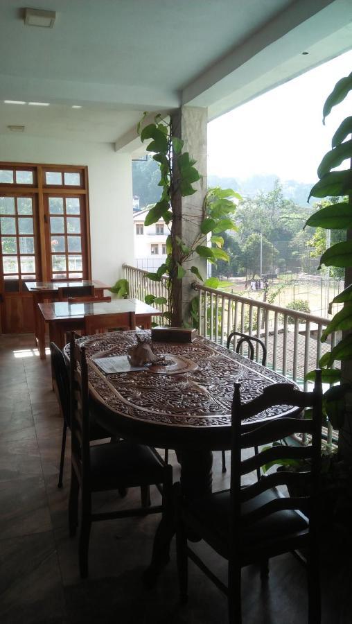 Old Town Hotel Kandy Bagian luar foto